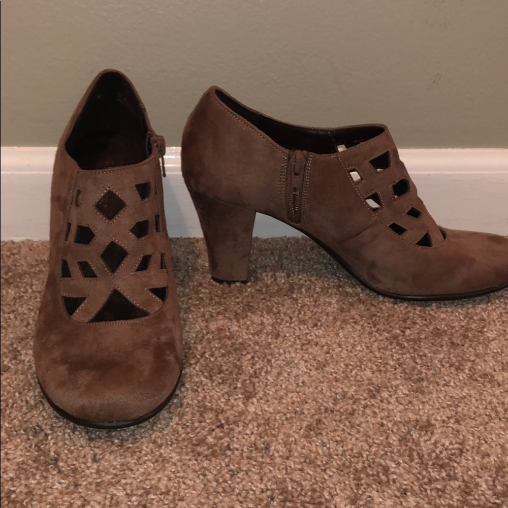 Brand new aerosole heels without box/tags